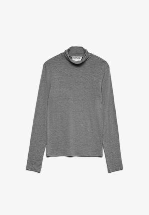 Grijze longsleeve coltrui met een iets losse kraag, gemaakt van zachte gebreide stof, plat gelegd op een witte achtergrond.