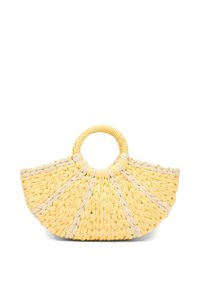 Sac à main tissé jaune avec une poignée circulaire, présentant une forme d'éventail, une texture tressée et des accents jaune pâle contrastants.