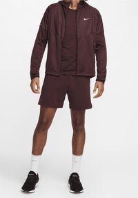 Nike Performance Chaqueta de running - bordeaux