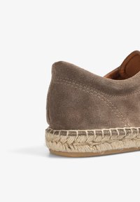 Scalpers Pantofi casual cu șiret - taupe