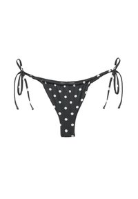 Bas de bikini noir à pois blancs, avec des liens réglables sur le côté et un design à couverture minimale. Texture de tissu lisse.