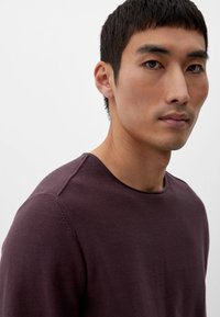s.Oliver MIT ROLLSAUMBLENDE - Strickpullover - violett
