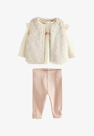 Roomwitte lange mouw shirt met een fluffy vest en lichtroze ribgebreide leggings met kleine strikjes bij de enkels, voor baby's of peuters.