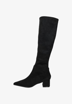 Zwarte laarzen van suede tot de knie met een spitse neus, blokhak en een instapontwerp. Het oppervlak heeft een zachte textuur met minimale details.