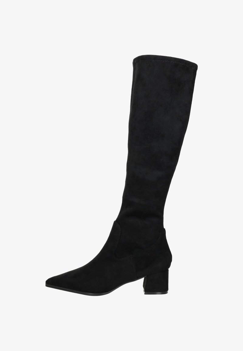 Zwarte laarzen van suede tot de knie met een spitse neus, blokhak en een instapontwerp. Het oppervlak heeft een zachte textuur met minimale details.