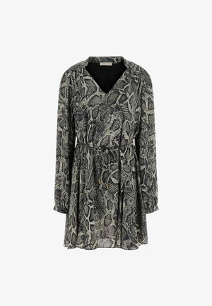 Sukienka z długim rękawem w czarno-szary wzór wężowej skóry, z dekoltem w serek, elastycznymi mankietami i cienkim paskiem zawiązanym w talii.