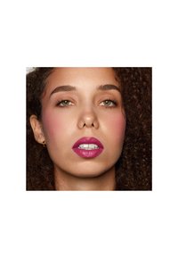 ZOEVA POUT PERFECT LIPSTICK PENCIL beżowy