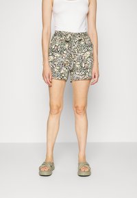 ONLY Tall ONLFREDERIKKE BELT - Calções - cloud dancer/yellow