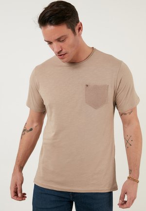 CREW NECK POCKET - T-shirt basique - mink