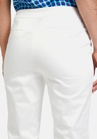 Betty Barclay MIT APPLIKATION - Chinos - rohweiß