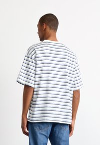 adidas Originals 80S LOOSE STRIPED - T-shirts med print - off white