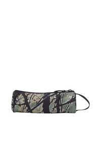 Etui in zwart, groen en beige met een camouflagepatroon. Rechthoekige vorm met een ritssluiting en een handvat aan de zijkant voor gemakkelijk dragen.