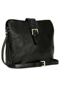 Borsa a tracolla in pelle nera con forma rettangolare strutturata, dotata di una tracolla removibile, fibbia in tonalità oro e superficie texturizzata.