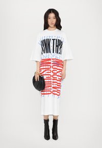 MOSCHINO TERRY JONES - Džersejové šaty - white