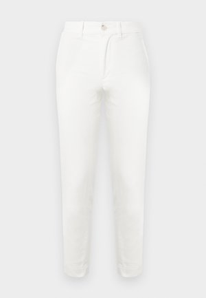 Άσπρο βαμβακερό παντελόνι με στενή εφαρμογή, με απλό κλείσιμο με κουμπί, επίπεδη μπροστινή όψη και στενή γραμμή στα πόδια. Το ύφασμα φαίνεται ομαλό με ελάχιστη υφή.