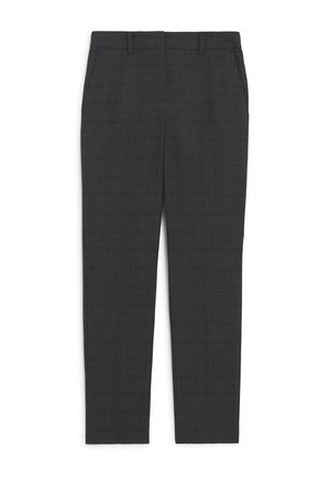 Pantalones de cuadros grises hechos de tela tejida. Presentan un ajuste entallado, pasantes para cinturón y bolsillos delanteros. Textura sutil con un patrón de cuadros clásico.
