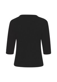 Čierny pulóver s tromi štvrtinovými rukávmi, jednoduchý dizajn, mäkká textúra a okrúhly výstrih. Žiadne ďalšie ozdoby.
