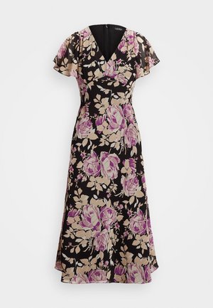 Robe florale avec un fond noir, ornée de motifs de roses violettes et beiges. Encolure en V et manches volantées. Silhouette en A.