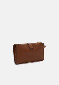 MICHAEL Michael Kors WRISTLET - Portafoglio - luggage