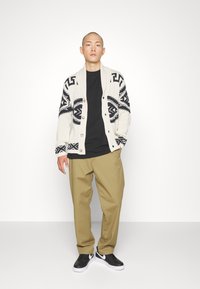 Lindbergh  INTARSIA   mleczny