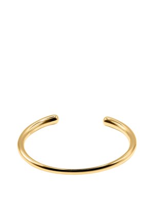 Sottile bracciale rigido in oro lucido con estremità aperte e bordi lisci e arrotondati su sfondo bianco.