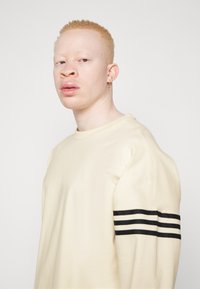 adidas Originals NEUCLASSICS LS - Maglietta a manica lunga - white/black