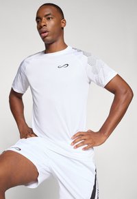 Endless FEISTY HEXAGON - Print T-shirt - white