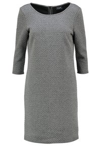 Robe grise texturée avec un décolleté en scoop, des manches trois-quarts et une fermeture éclair au dos. Design simple avec un motif tissé à travers toute la robe.