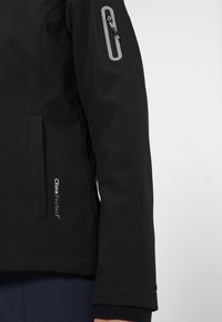 Veste softshell noire à coupe slim. Dotée d'une poche zipée sur la manche et d'un logo "Clima Protect". Texture lisse et poignets ajustables.