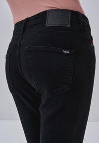 KATRINA - Vaqueros slim fit - black