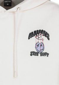 Lichtgrijze hoodie van katoen met een trekkoordcapuchon. Bevat een grafische afbeelding van poppenhanden met twee gezichten, met de tekst "BLIJF ALTIJD VROLIJK" eronder.