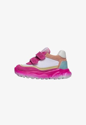 Mehrfarbige Sneaker aus pinkem und weißem Leder, mit Wildlederakzenten, einer dicken Sohle, doppelten Klettverschlüssen und einer strukturierten Gummisohle.