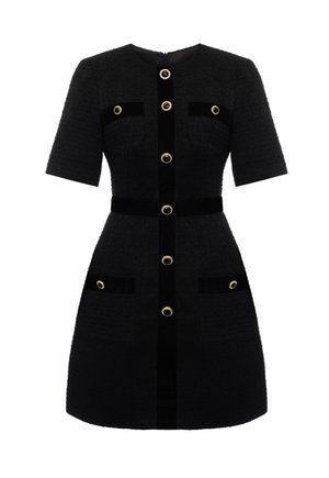 Czarna sukienka z tweedu, z krótkimi rękawami, aksamitnymi akcentami, guzikami w złotym kolorze oraz dwiema kieszeniami z przodu. Posiada dopasowaną talię i guziki wzdłuż przodu.