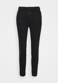 Jeans ajustados negros de mezclilla. Presentan una cintura estándar con pasadores para cinturón, bolsillos frontales y un cierre de botón. Textura suave.