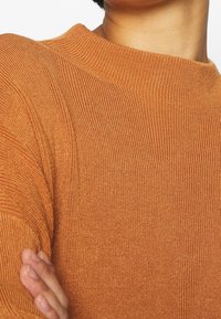 Lounge Nine Sweter
