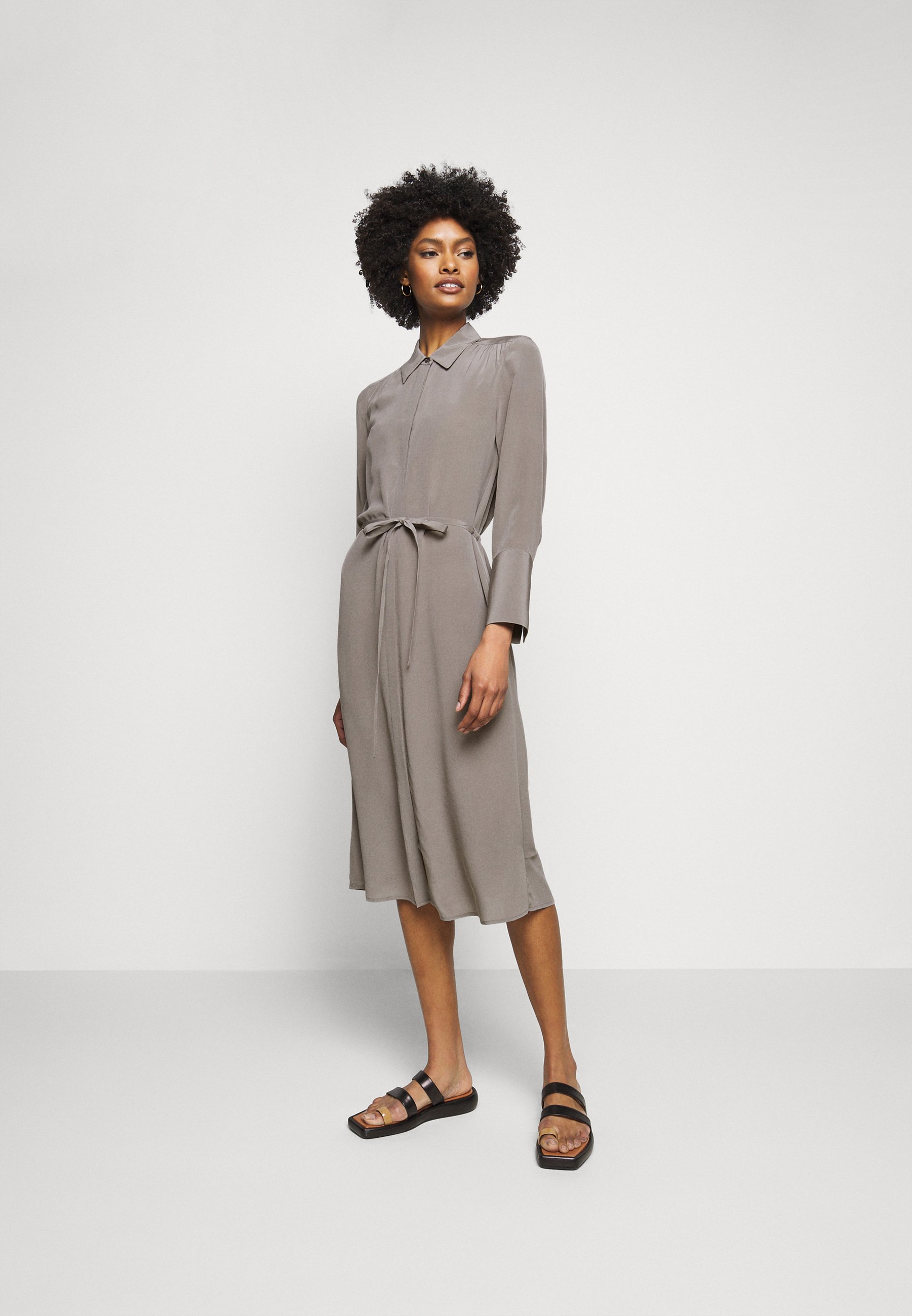 Club Monaco SHIRRED BACK - Shirt dress 