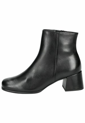 Stivale ankle in pelle nera con punta leggermente arrotondata, tacco a blocco di media altezza e una texture liscia e lucida. Chiusura con zip sul lato.