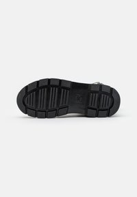 Dr. Martens Botki sznurowane