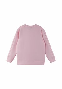 Różowa bluza z długimi rękawami, okrągłym dekoltem i wykończeniem ściągaczem. Gładka faktura, prosty design i brak widocznych grafik czy akcentów.