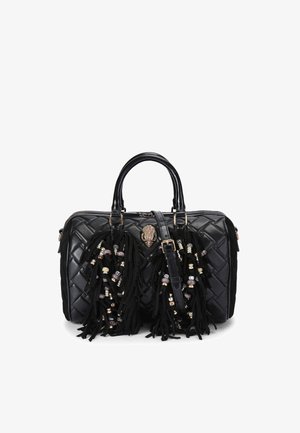 Schwarze, gesteppte Lederhandtasche mit goldenen Akzenten, Fransenverzierungen und dekorativen Perlen. Enthält zwei Griffe und einen abnehmbaren Schulterriemen.
