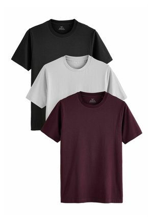 Drei schlichte Kurzarm-T-Shirts mit Rundhalsausschnitt in Schwarz, Hellgrau und Dunkelburgunder, vertikal auf weißem Hintergrund gestapelt.