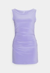 Levandulové bezramínkové šaty vyrobené z hladkého materiálu, s nařasenými detaily po stranách a přiléhavým střihem. Kulatý výstřih a mini délka.