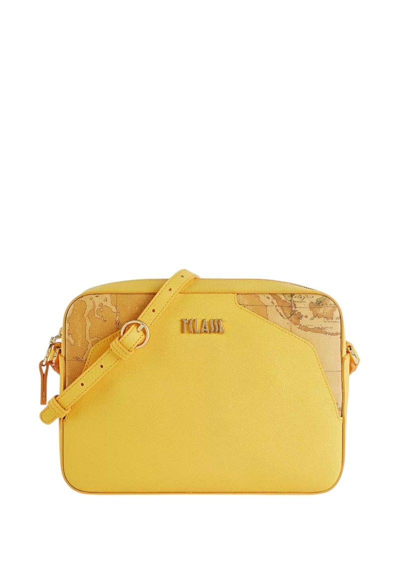 Borsa a tracolla gialla con finitura testurizzata, caratterizzata da un pannello laterale con motivo mappa e dettaglio logo dorato. Spallaccio regolabile e chiusura con zip.