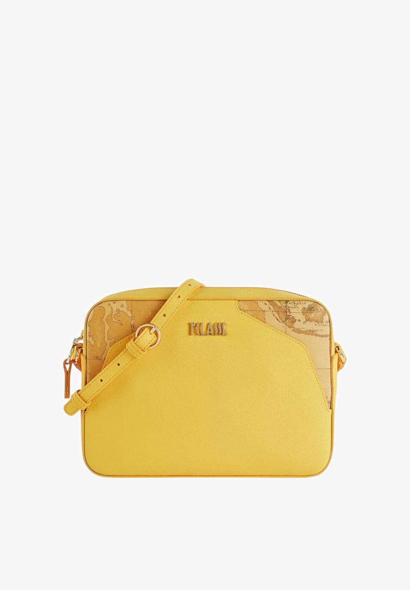 Borsa a tracolla gialla con finitura testurizzata, caratterizzata da un pannello laterale con motivo mappa e dettaglio logo dorato. Spallaccio regolabile e chiusura con zip.