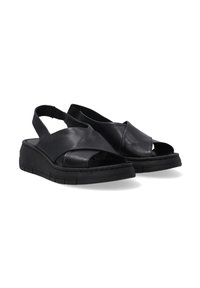 Schwarze Lederslingbacksandalen mit offenen Zehen, geformter Gummisohle und Design mit Kreuzriemen, das eine glatte Oberfläche und minimale Details aufweist.