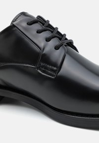 Ted Baker Šněrovací boty - black