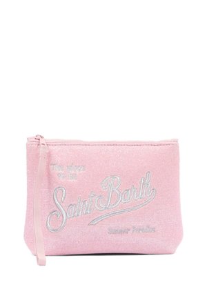 Pochette à zip pailletée rose avec sangle pour le poignet, brodée de la phrase « The place to be Saint Barth Summer Paradise » en fil argenté.