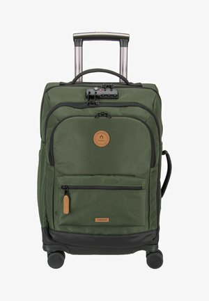 Grüner Stoffkoffer mit Fronttaschen, schwarzen Rollen, Teleskopgriff, seitlichem Griff und integriertem Zahlenschloss.