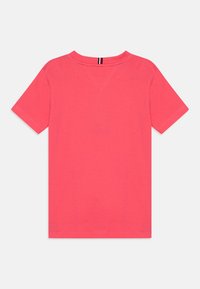 Tommy Hilfiger EXCLUSIVE ESSENTIAL TEE UNISEX - Triko s potiskem - glamour pink