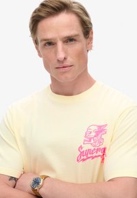 Superdry & Co LO-FI PUNK GRAPHIC - T-shirts print - urban cream